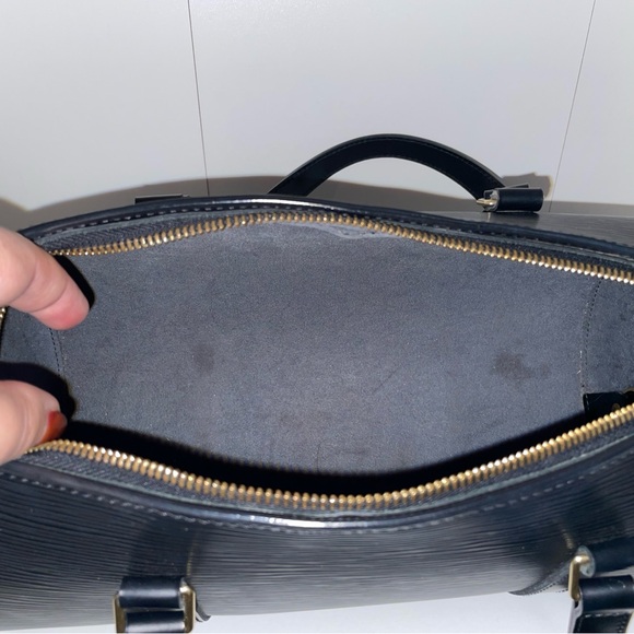 Louis Vuitton Soufflot Black Epi Leather bag- EUC- one owner - Picture 5 of 5
